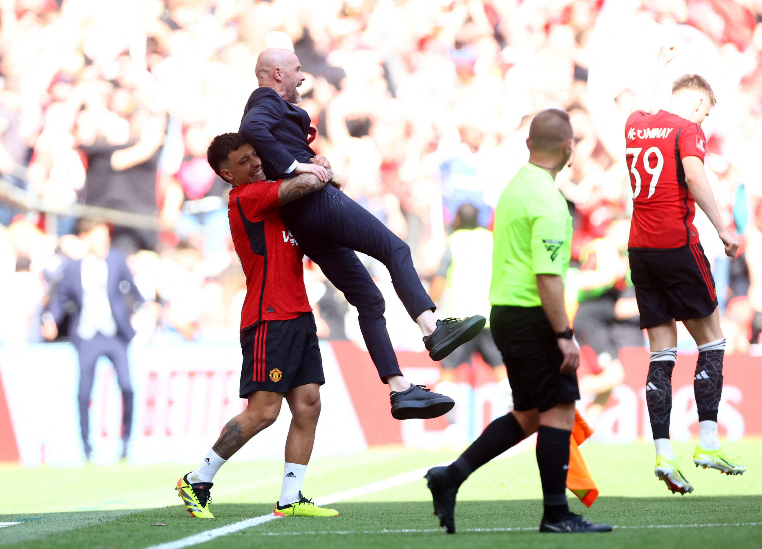 Manchester United Stuns Manchester City 2-1 to Win FA Cup Final