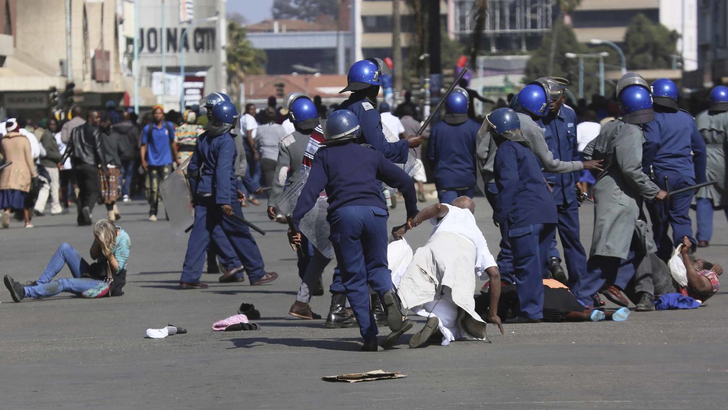 Violent Clashes Erupt as Zimbabwe Opposition Leader and Activists Denied Bail