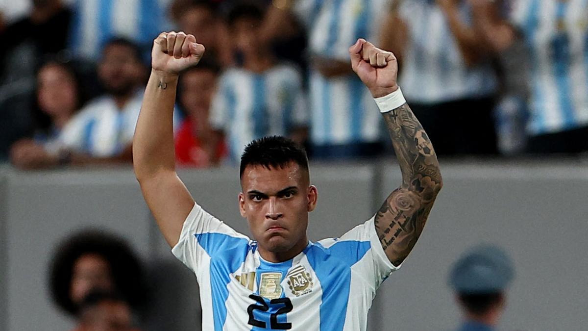 Argentina Secures Quarterfinal Spot in Copa America 2024 with Late Win Over Chile