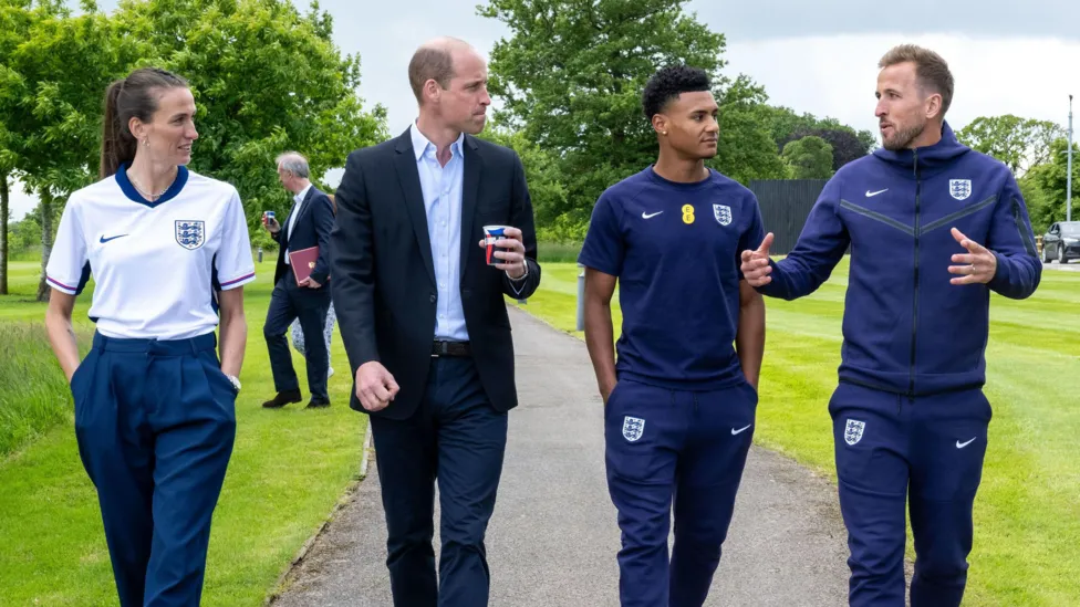 England’s Euro 2024 Squad Lands in Germany Following Royal Send-Off from Prince William