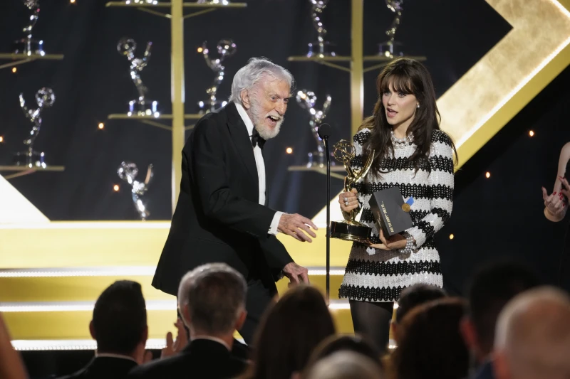 Dick Van Dyke, 98, Makes History as Oldest Daytime Emmy Winner for Guest Role on “Days of Our Lives”