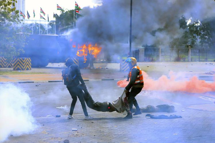 Kenyan Police Shoot Down Several Demonstrators Who Try to Storm Parliament Over Controversial Bill