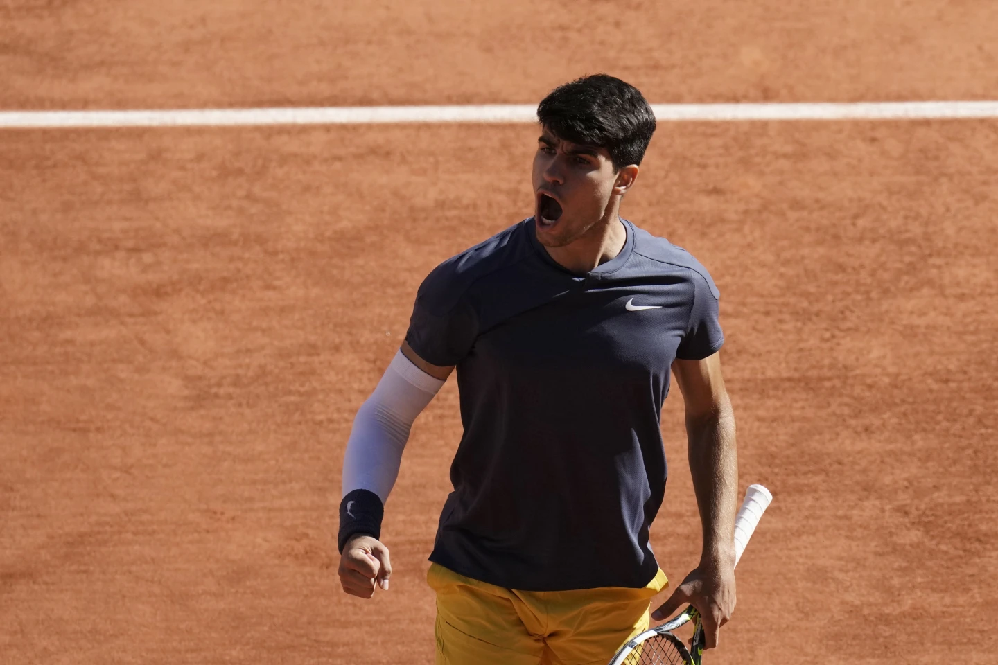 Carlos Alcaraz Defeats Jannik Sinner in Five-Set Thriller, Reaches First French Open Final