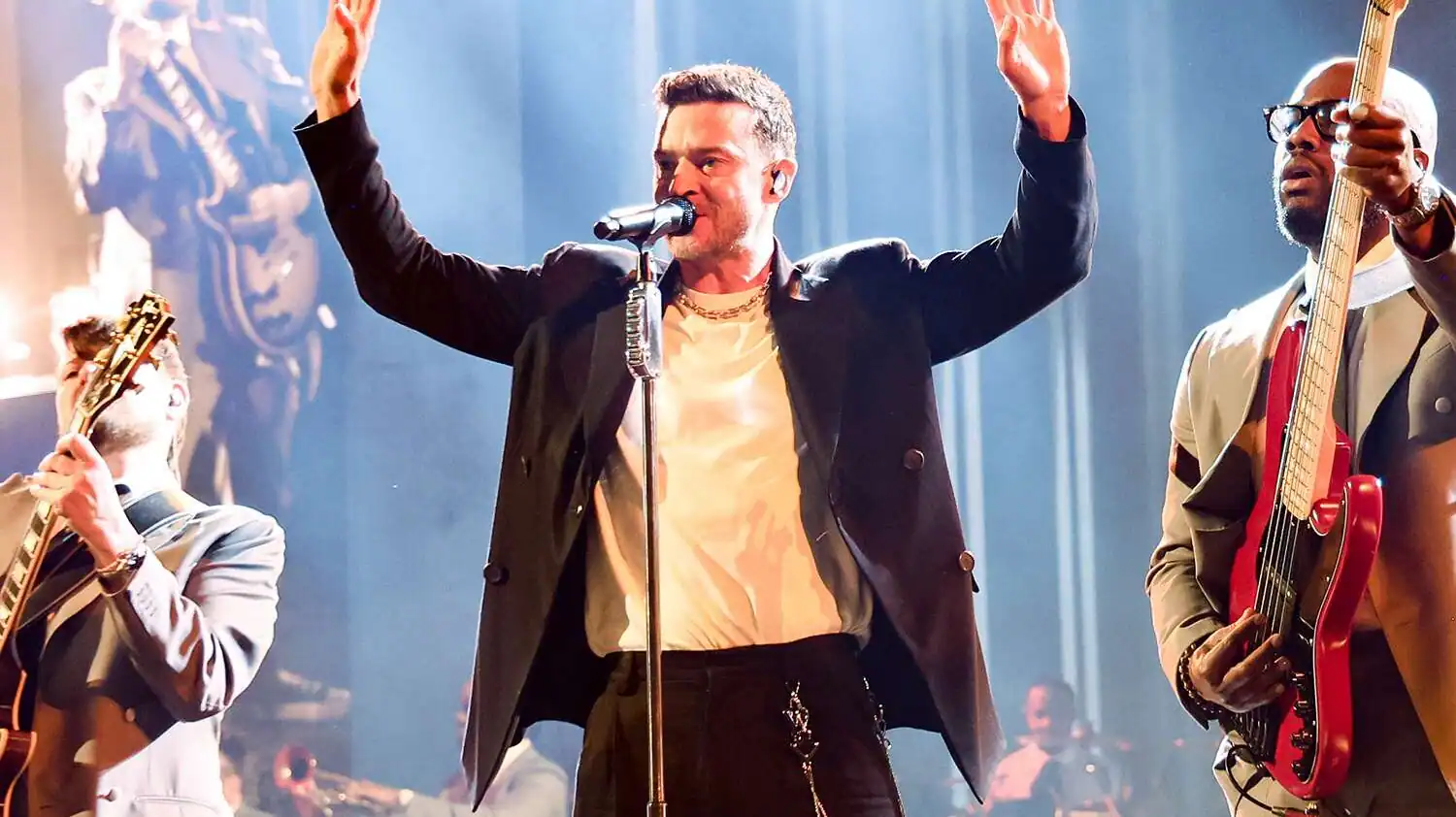 Justin Timberlake Addresses Recent DWI Arrest During Emotional Chicago Concert