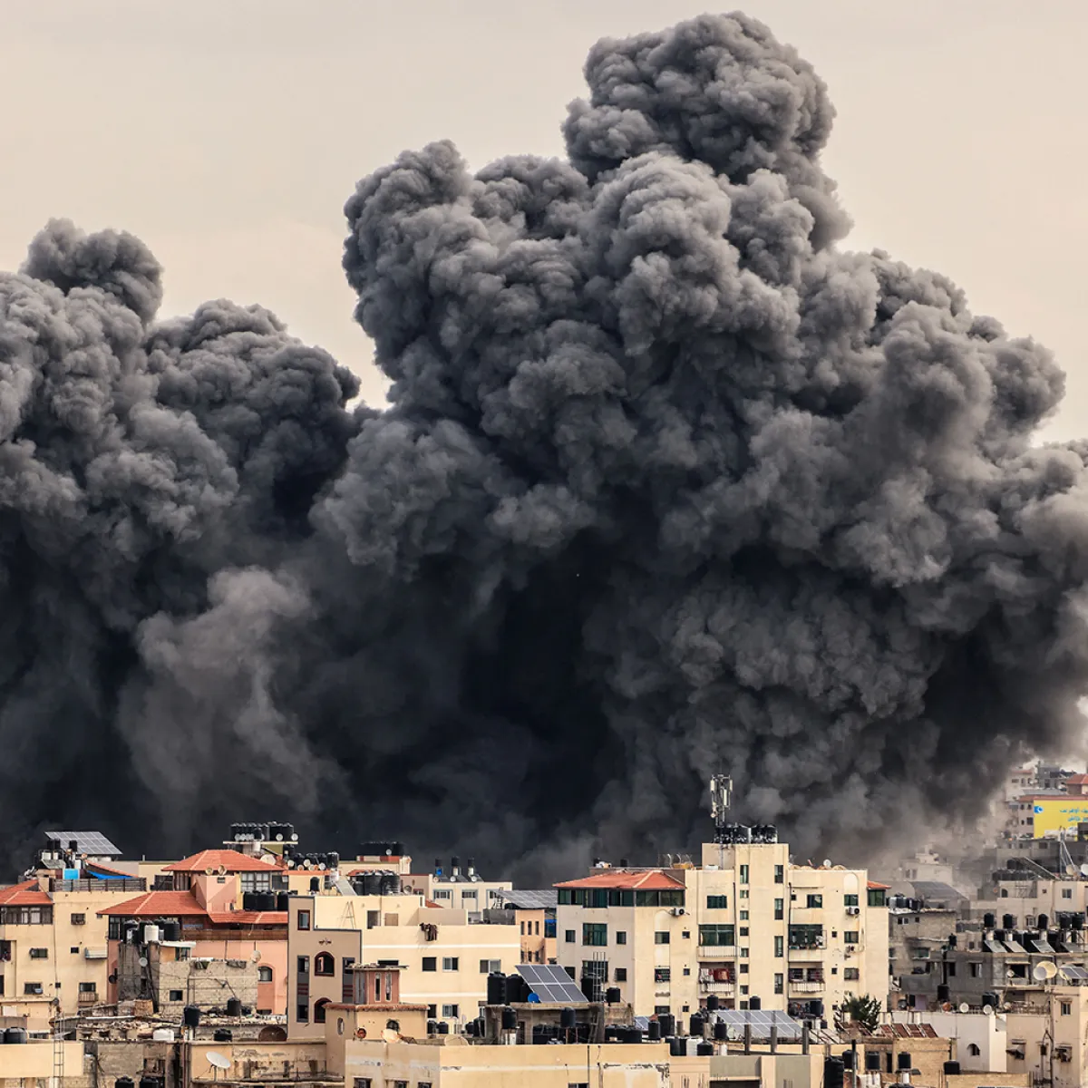 Gazans Still Trapped in Debris as Heavy Israeli Assault Continues on Gaza City Amidst Peace Talks