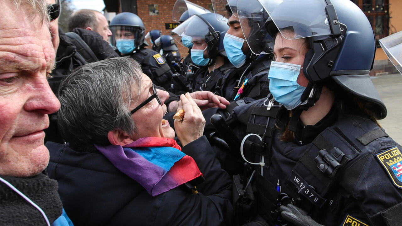 Austrian Police Detain Over 50 Protesters in Clash Over Far-Right March