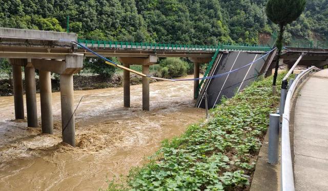 Bridge Collapse in China Kills 12, Leaves Over 30 Missing Amid Heavy Rains