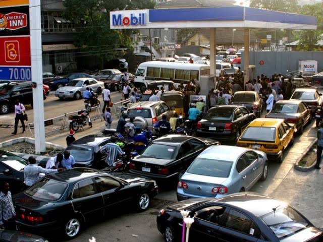 Nigerians Queue for Fuel as NNPC Blames Operational Hitch