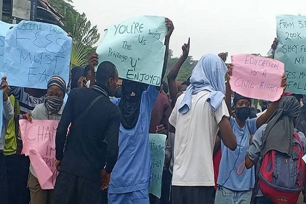 University Students Protest 10-Hour Electricity Rationing and Tuition Hike in Ibadan, Nigeria