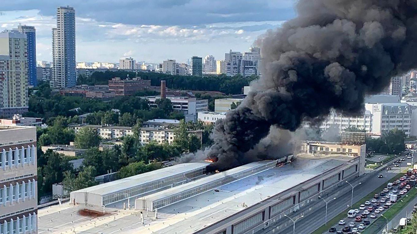 Huge Blaze Erupts at Rocket Accessories Manufacturing Facility in Russia’s Yekaterinburg