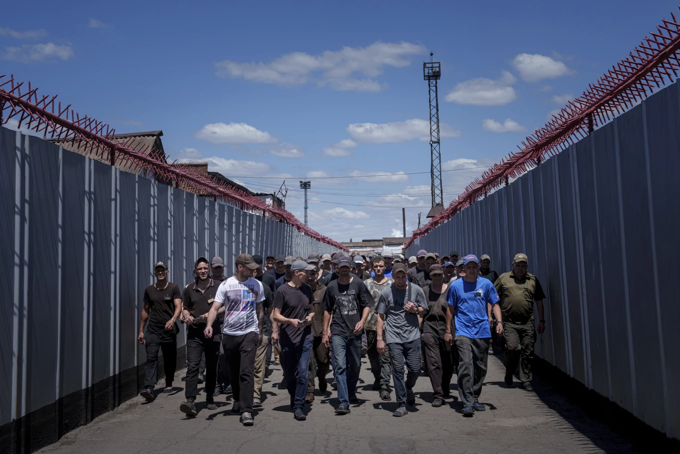 Ukraine Enlists Prisoners in Fight Against Russia Amid Escalating Conflict