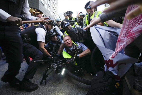 At Least 55 Protesters Arrested Outside Chicago Israeli Consulate During Democratic Convention