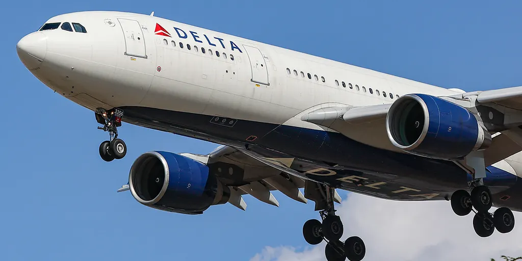 Delta Flight Turns Back Over Atlantic Due to Lightning Strike