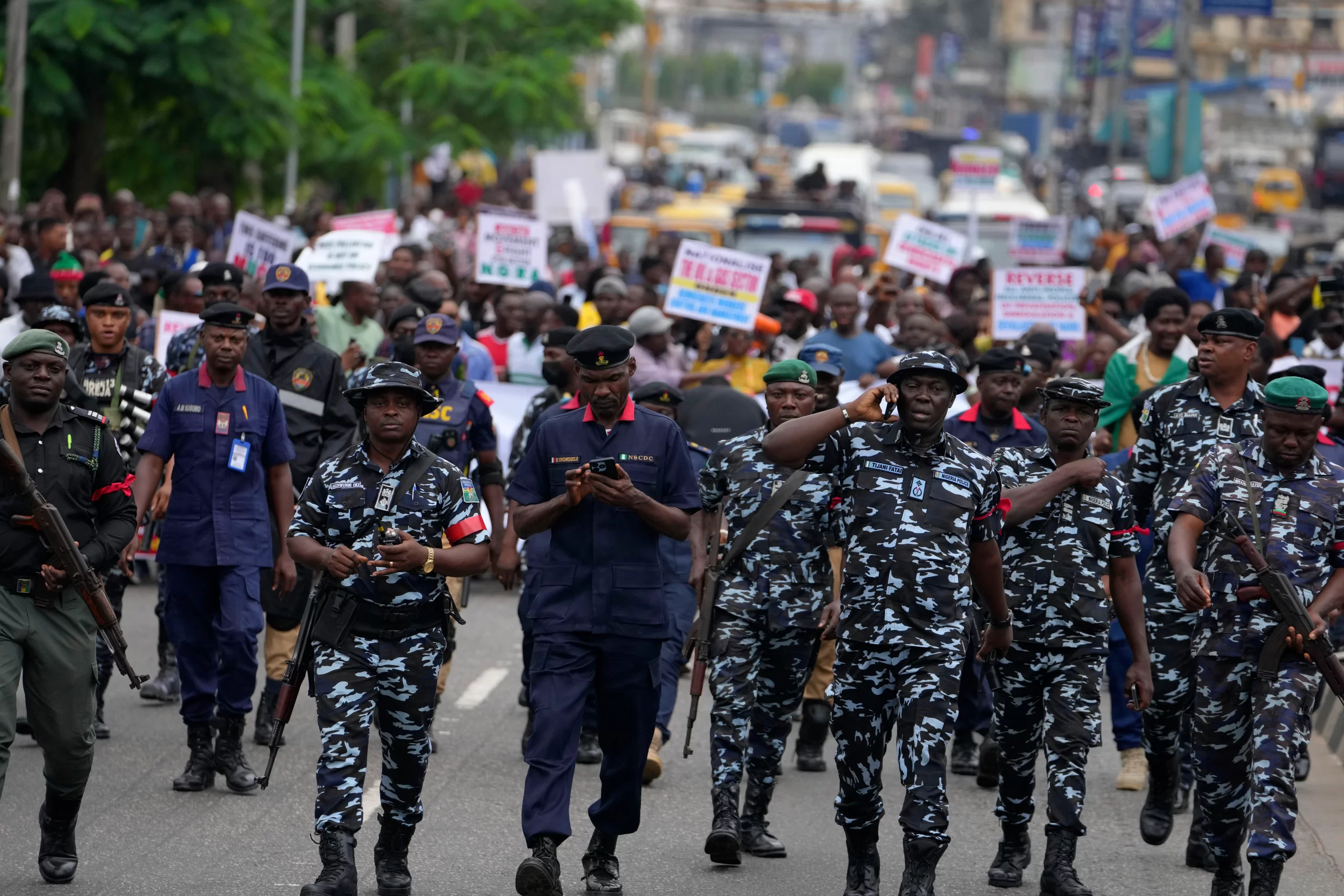 Nigerian Police Consider Military Assistance Amid Violent Protests-AP