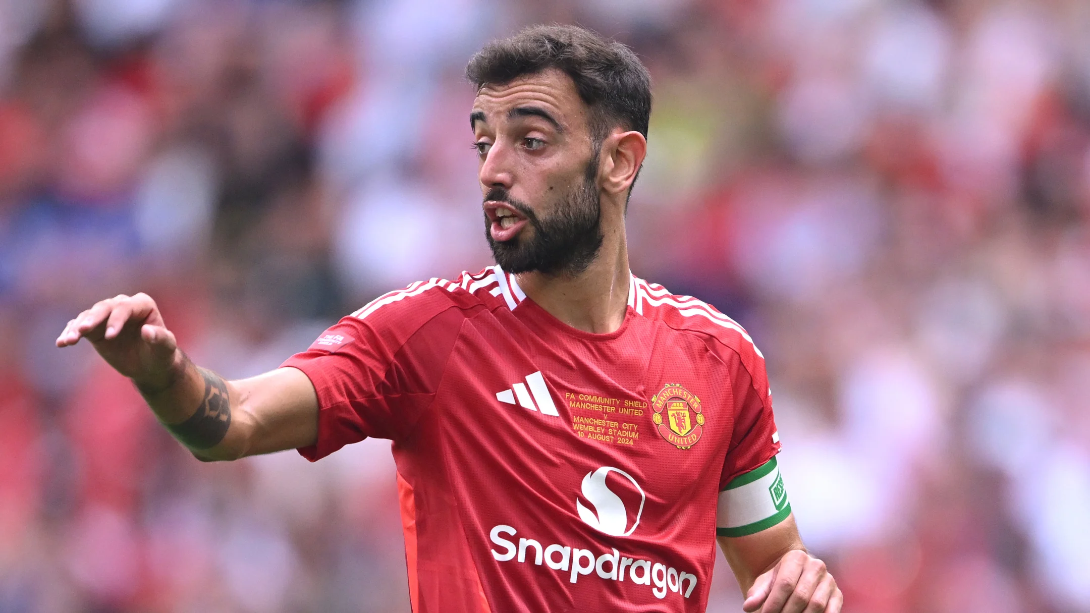 Bruno Fernandes Signs New Three-Year Contract to Remain at Manchester United Until 2027