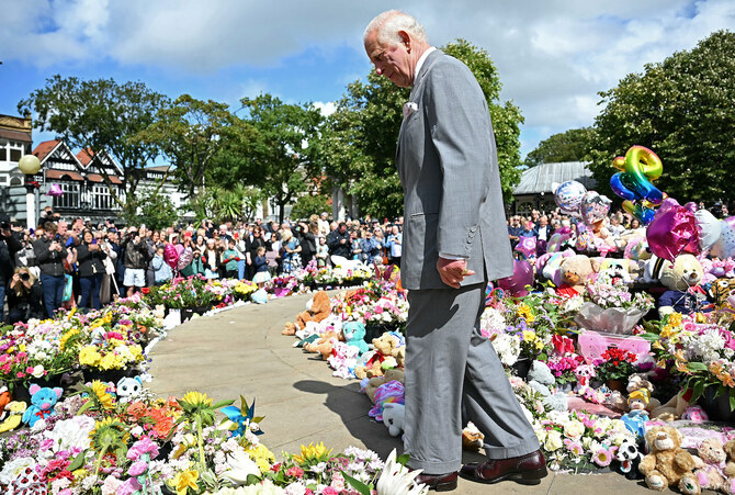 King Charles Visits Southport to Honor Stabbing Victims, Calls for Unity