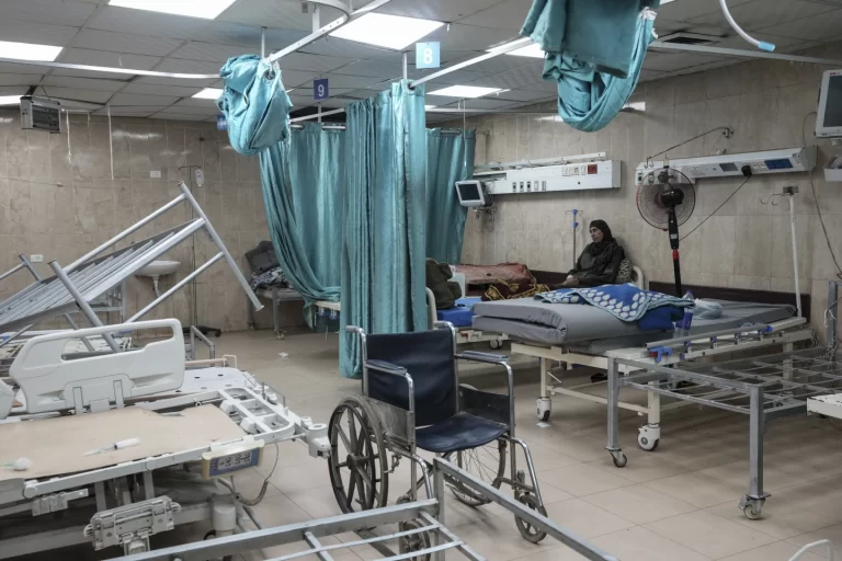 Gaza’s Al-Aqsa Martyrs Hospital Empties as Israeli Forces Approach