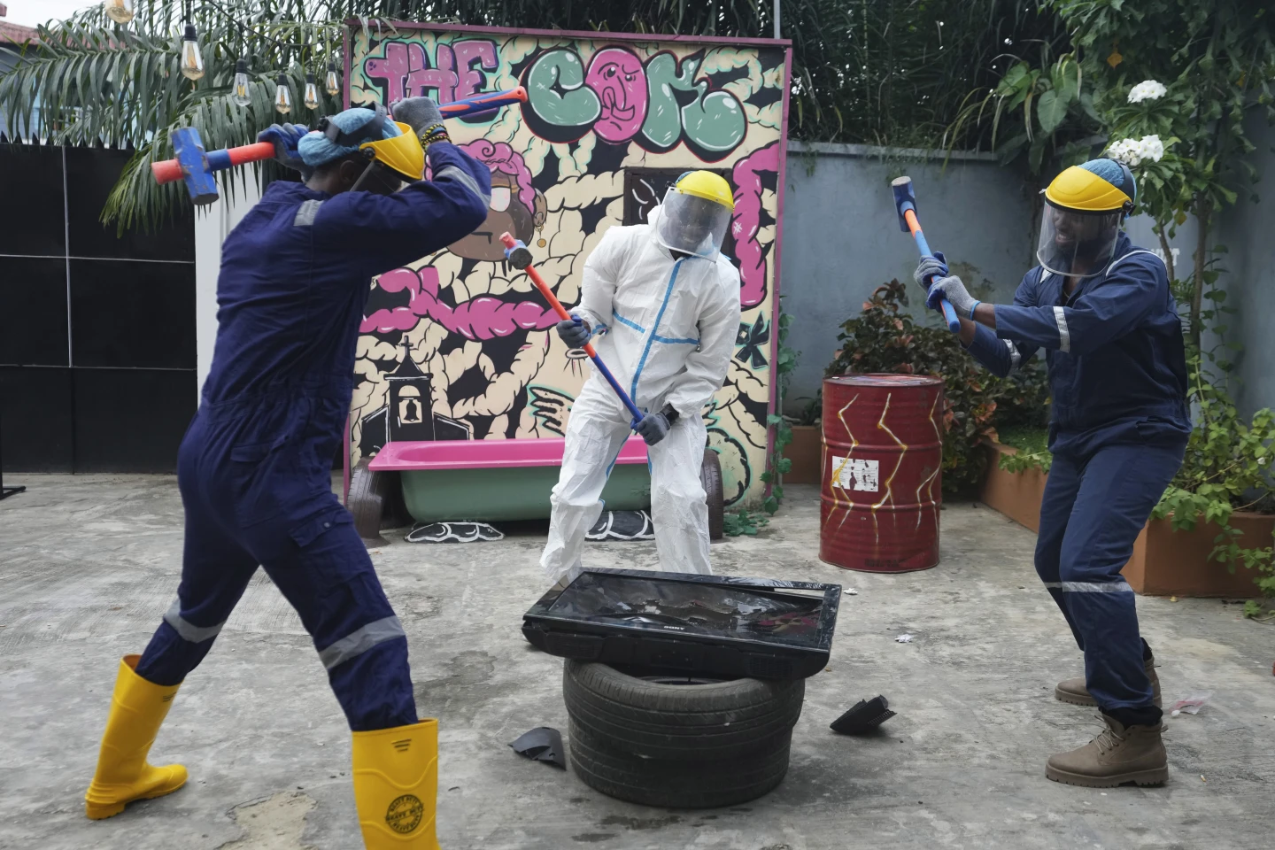 Nigerians Find Stress Relief in ‘Rage Room’ Amid Economic Crisis