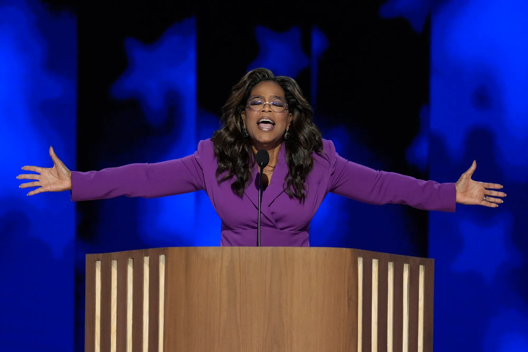 Oprah Winfrey Makes Surprise Appearance at Democratic Convention, Urges Voters to ‘Choose Truth’