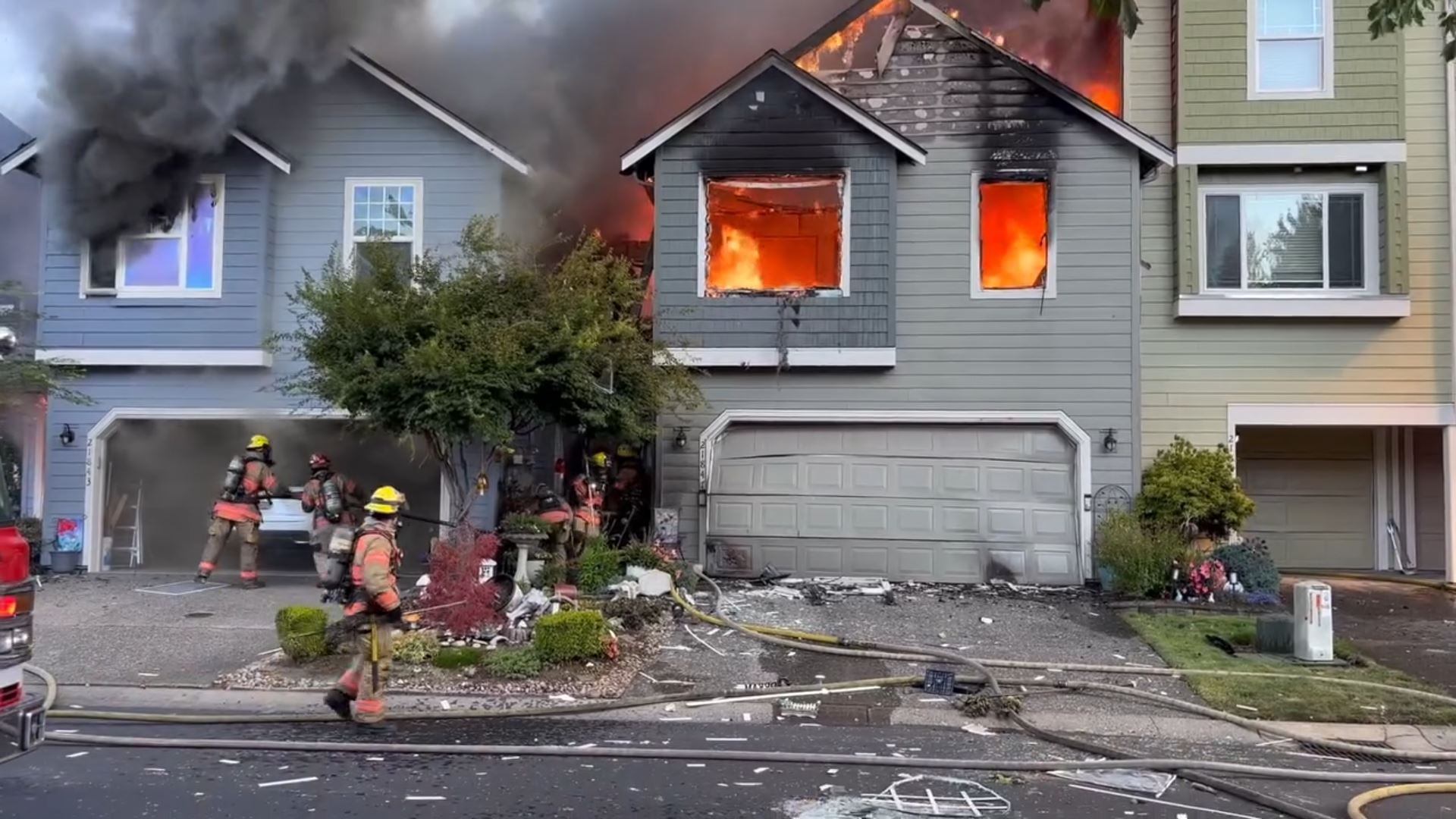 Small Plane Crashes into Oregon Neighborhood, Sparking Fires and Power Outages