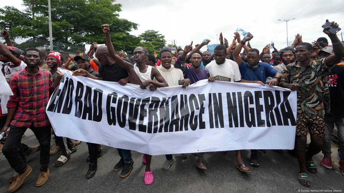 Reporters Covering Nigeria Protests Escape Bullets as Police Detain Nearly 700 People