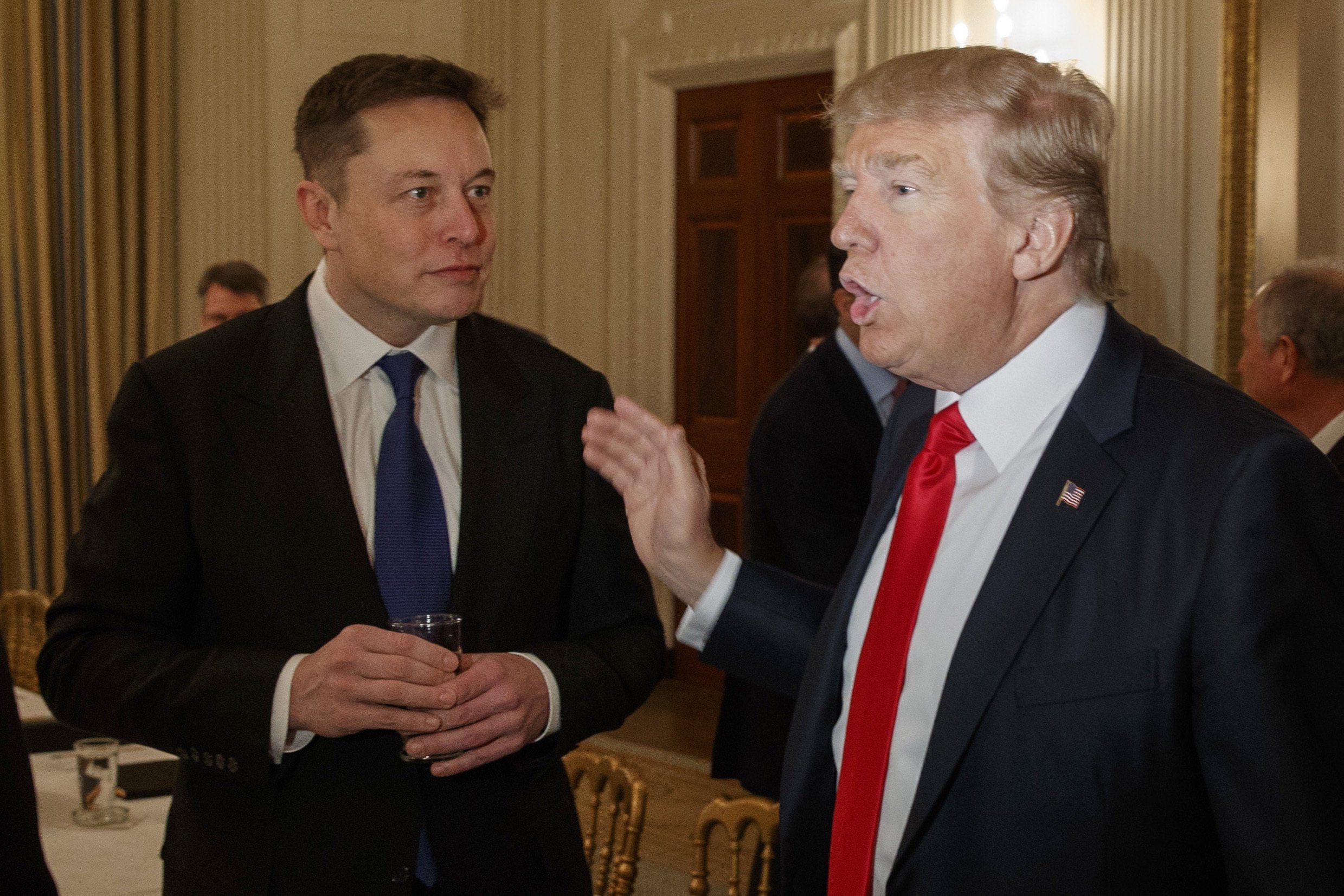 Trump Considers Ending EV Tax Credit, Open to Naming Musk as Adviser