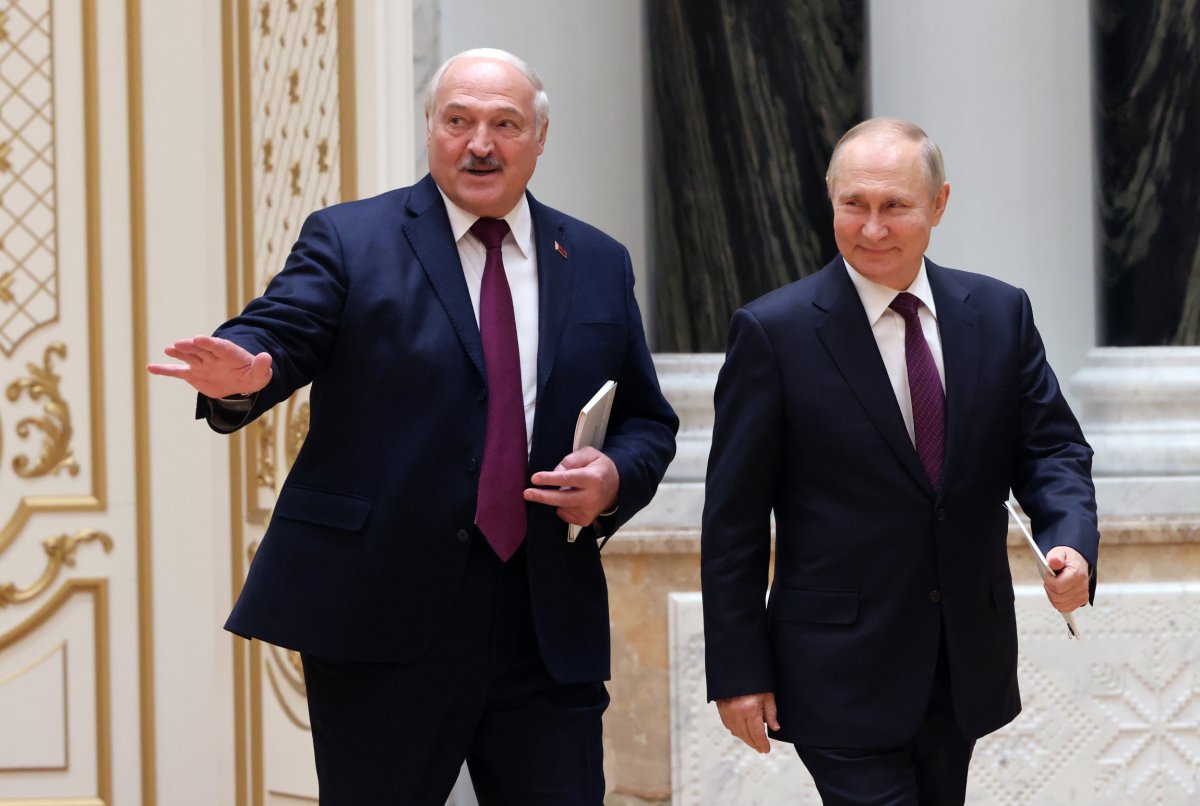 Belarus’ Lukashenko Urges End to Russia-Ukraine War Amid Kursk Incursion