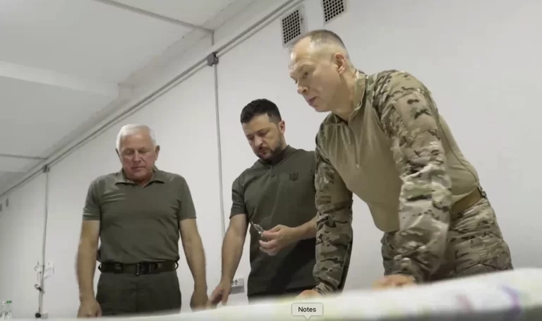 Zelenskyy Visits Border as Ukraine Pushes Offensive into Russian Territory