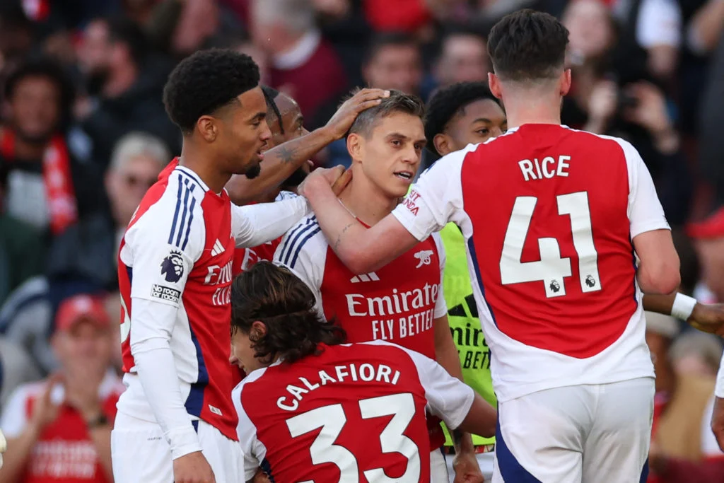 Arsenal Secures 4-2 Victory Over Leicester with Dramatic Stoppage-Time Goals