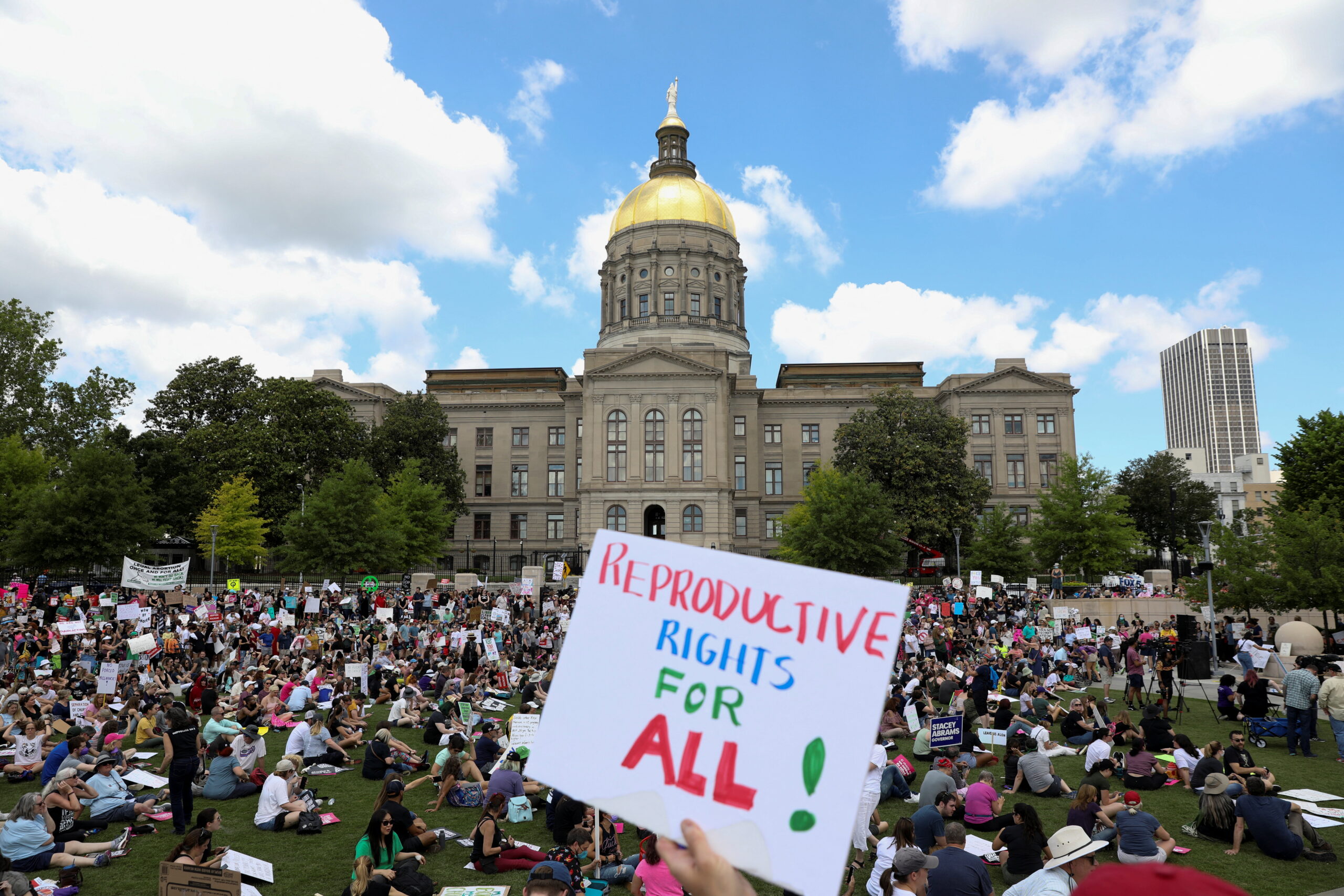 Georgia Judge Strikes Down Abortion Ban, Allowing Procedures Beyond 6 Weeks