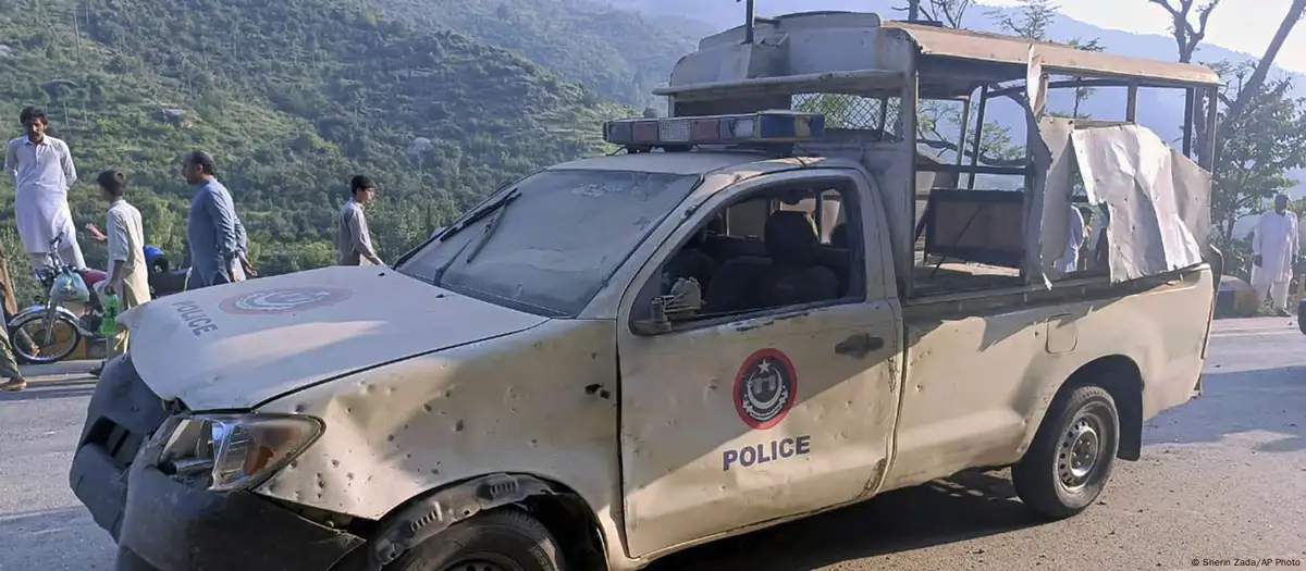 Bomb Attack on Diplomatic Convoy in Pakistan Kills Police Officer, Wounds Three