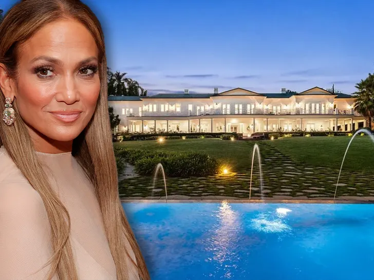 Jennifer Lopez in Talks to Purchase Famed Azria Estate in Los Angeles