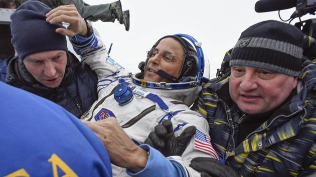 Soyuz Capsule Returns to Earth with 2 Russians, 1 American After Record-Breaking ISS Stay