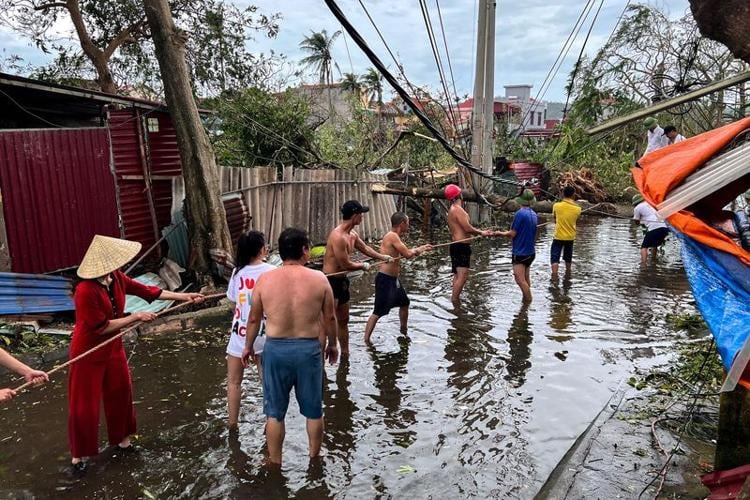 Typhoon Yagi Leaves 59 Dead in Vietnam, Pounds Factories