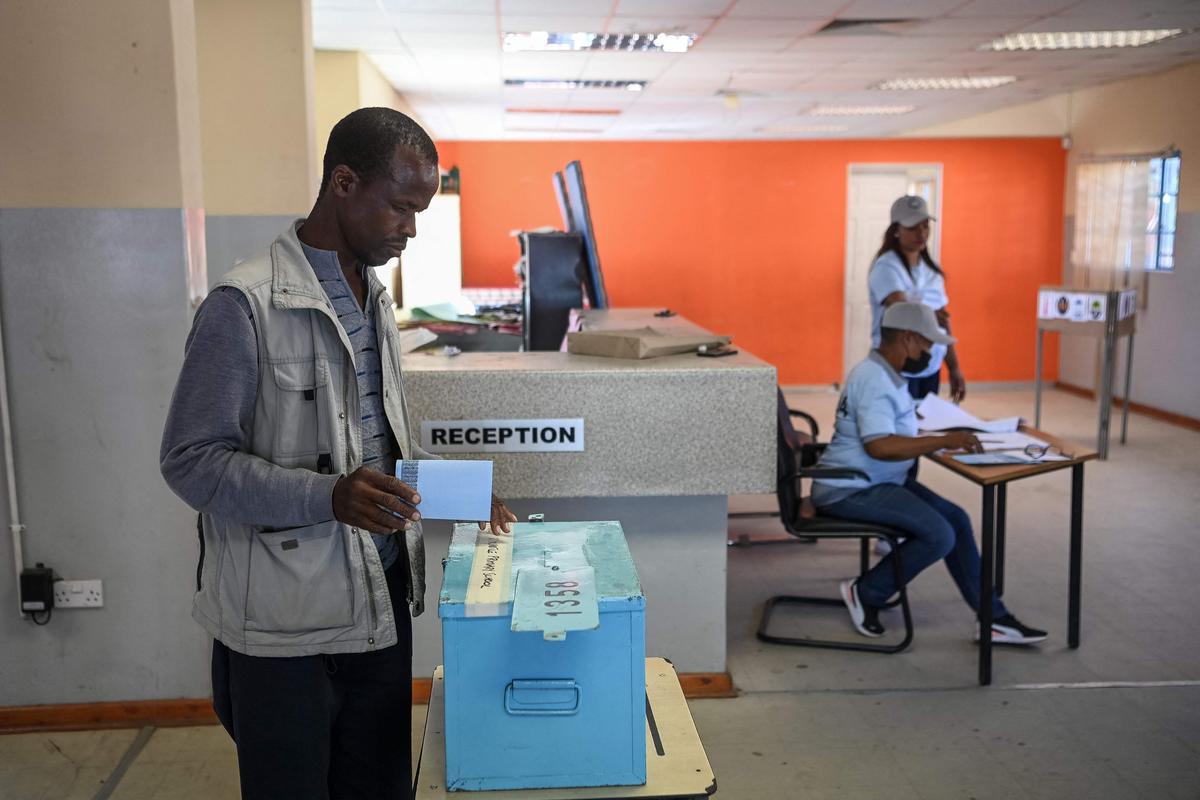 Botswana’s Ruling Party Seeks to Extend Six-Decade Rule in General Elections