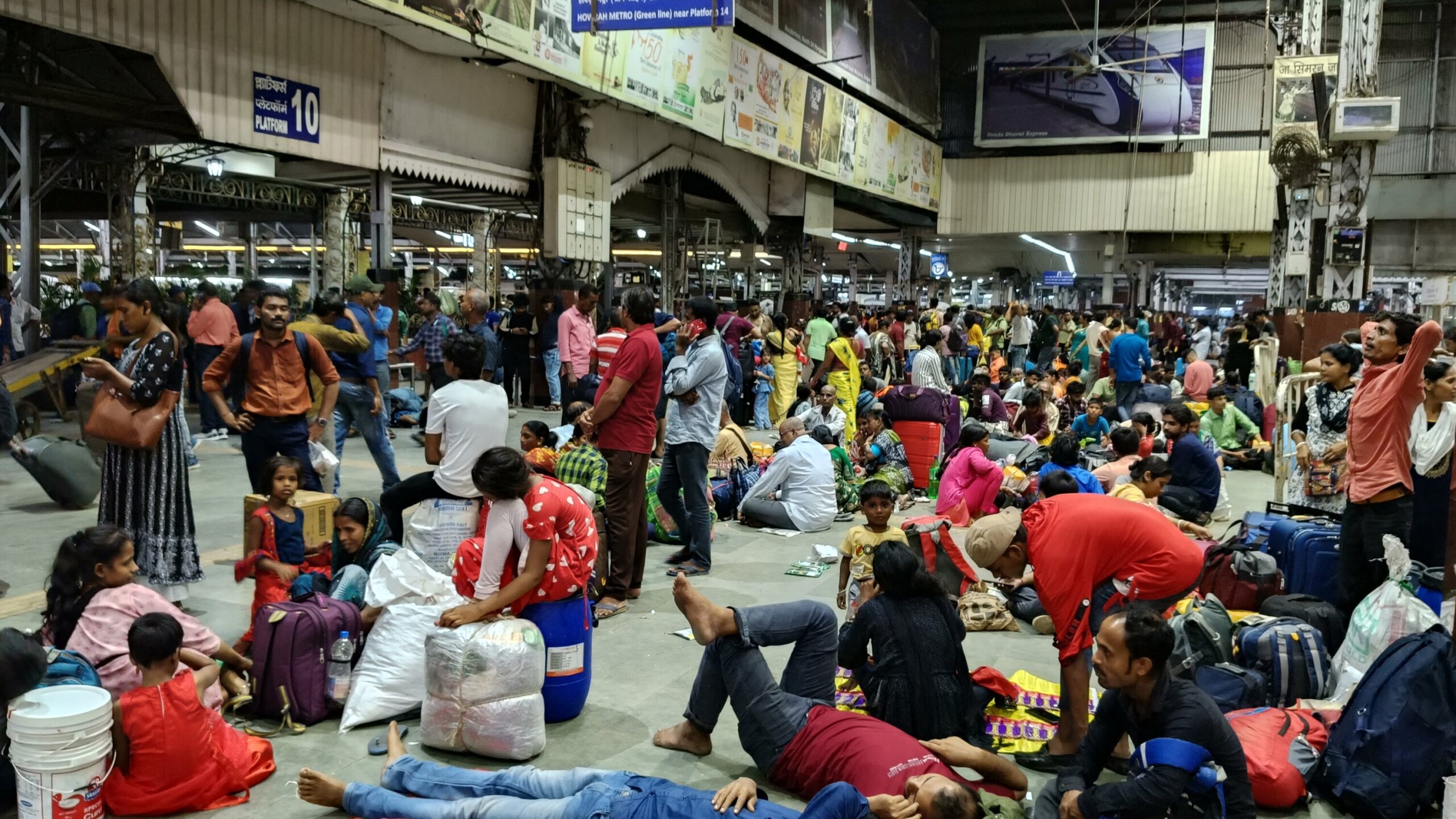 India Evacuating 1.5 Million as Cyclone Dana Approaches Eastern Coast