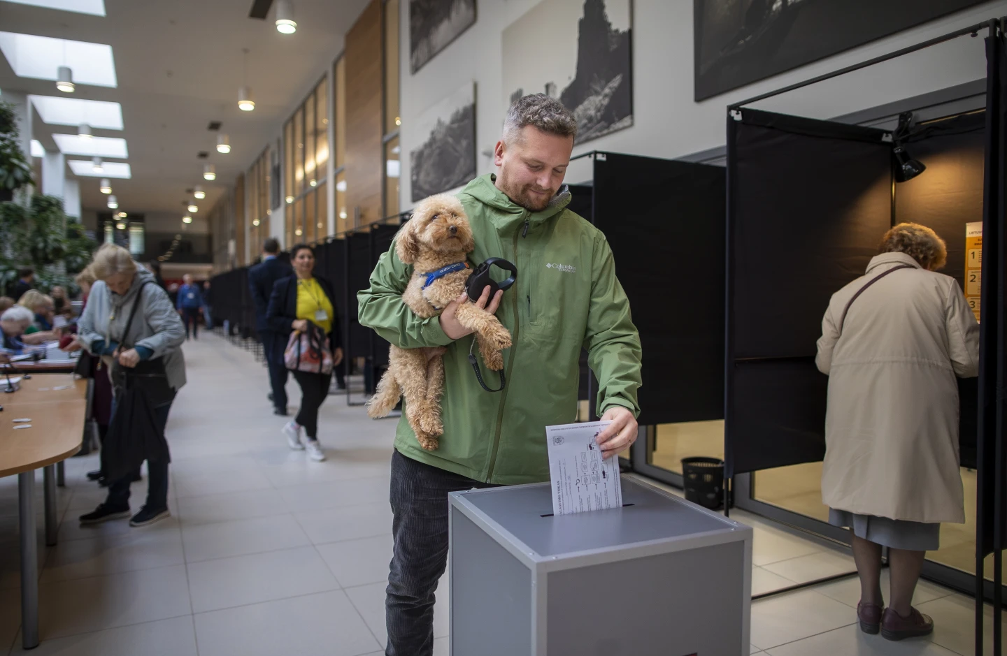 Lithuania Heads to Polls, Voters Seek Change Despite Economic Growth