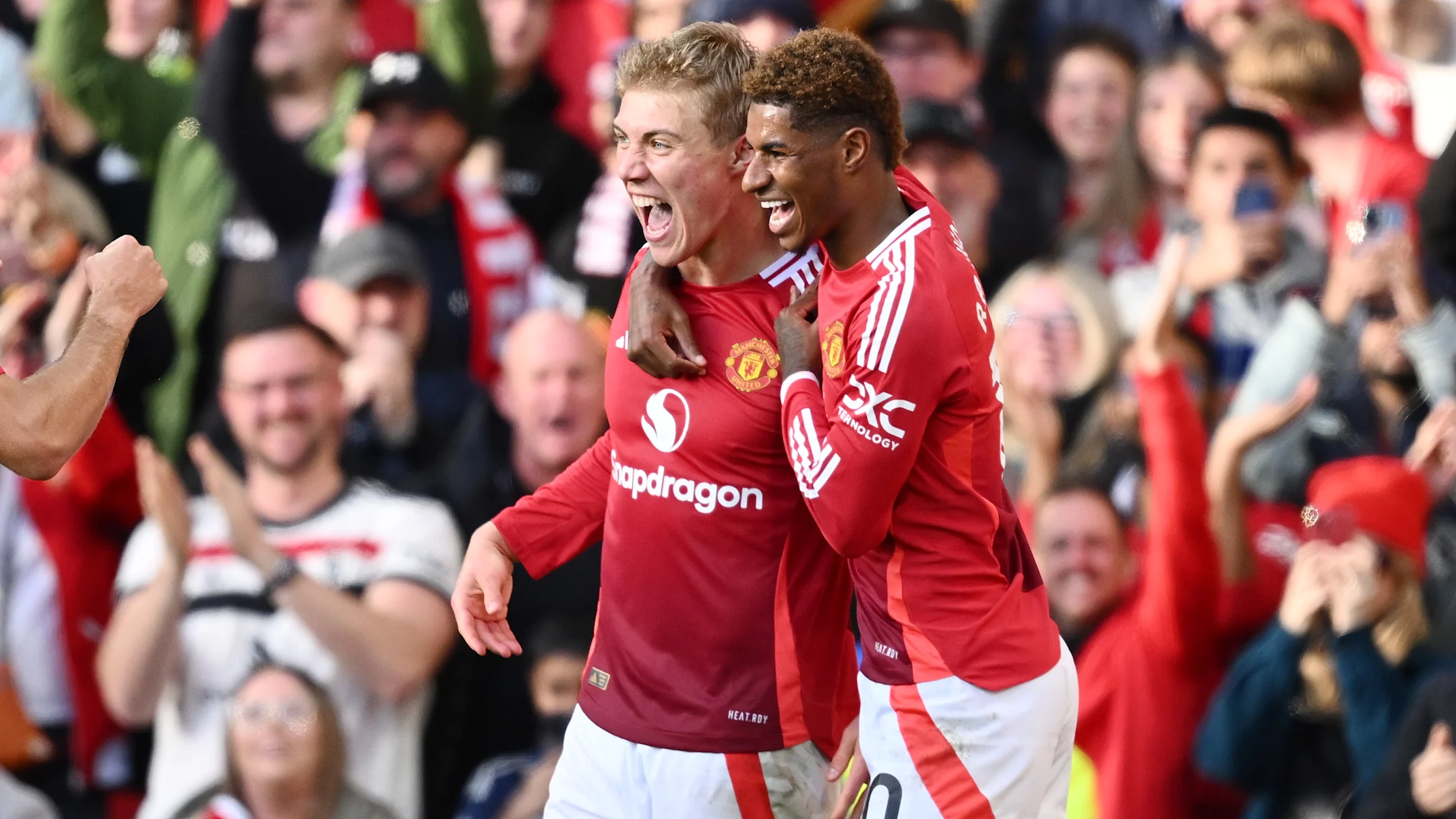 Manchester United Stages Impressive Comeback to Defeat Brentford 2-1