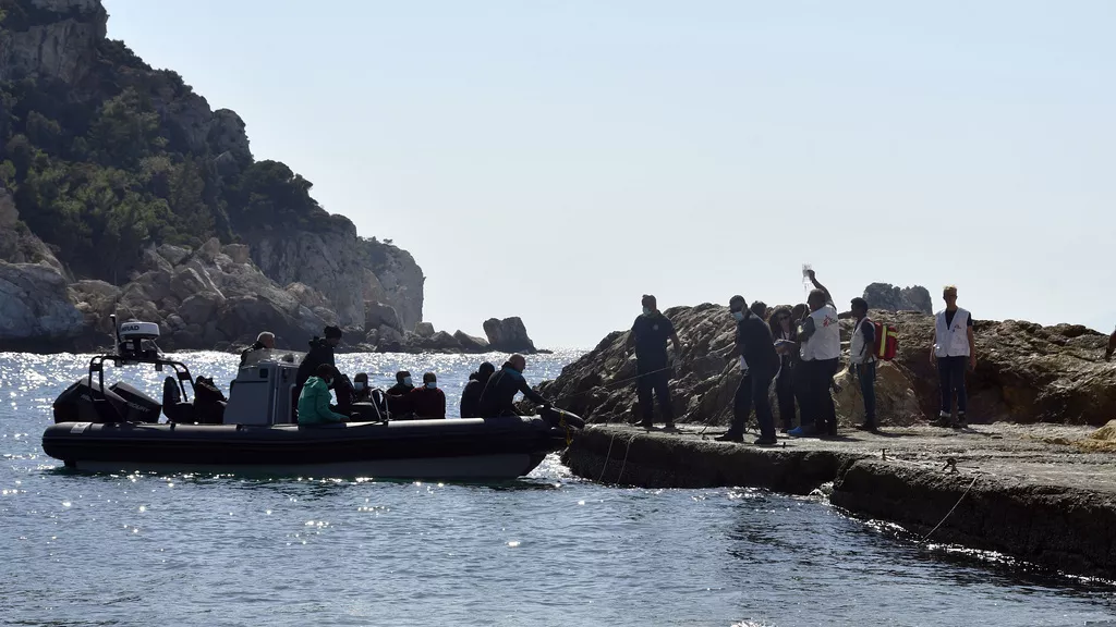 One Dead, Two Missing as Migrant Boat Sinks Near Greek Island of Gavdos