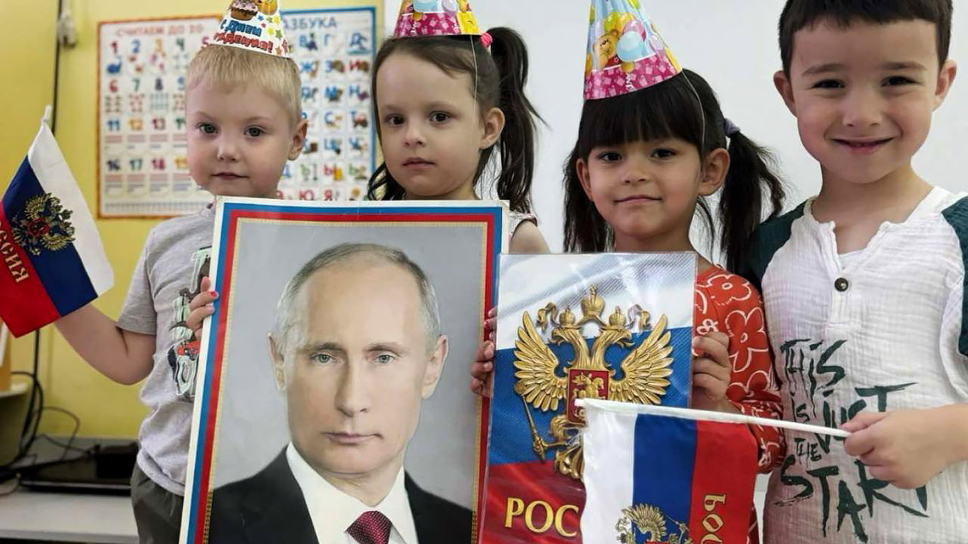 Russian Schoolchildren Reportedly Forced to Send Putin Birthday Wishes On-Camera