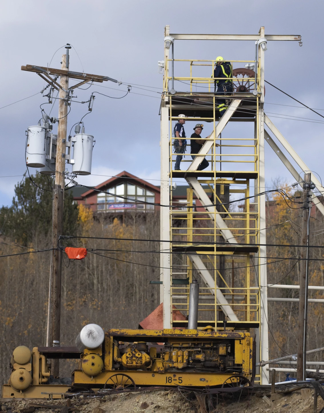 12 Rescued from Colorado Gold Mine After Hours-Long Ordeal, One Fatality Reported