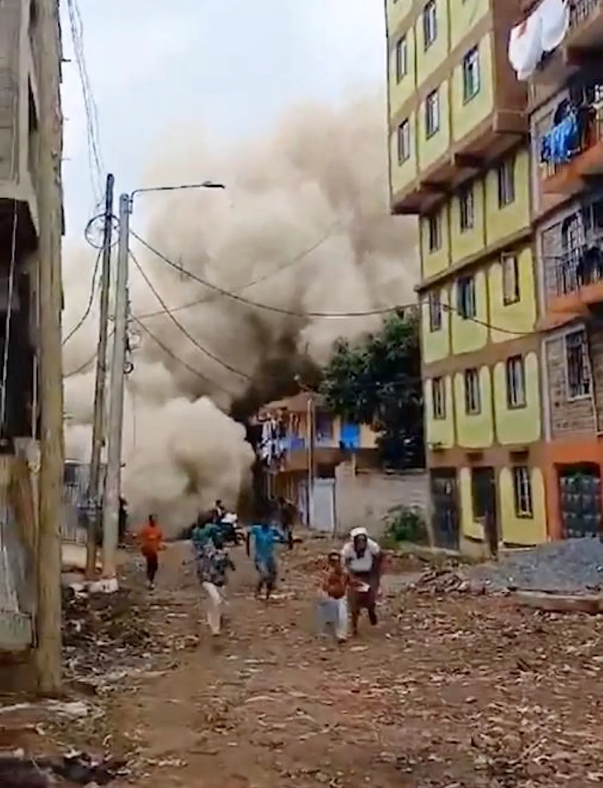 Seven-Story Building Collapses in Northern Nairobi, Prompting Evacuation and Rescue Efforts