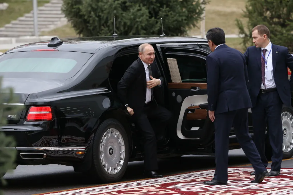 Putin Breaks Bizarre Turkmen Law with Black Limo at Surprise Iran Summit