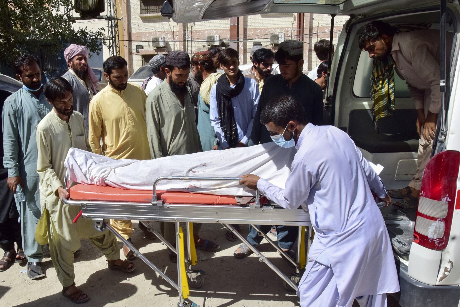 Gunmen Attack Passenger Convoys in Northwest Pakistan, Killing 38