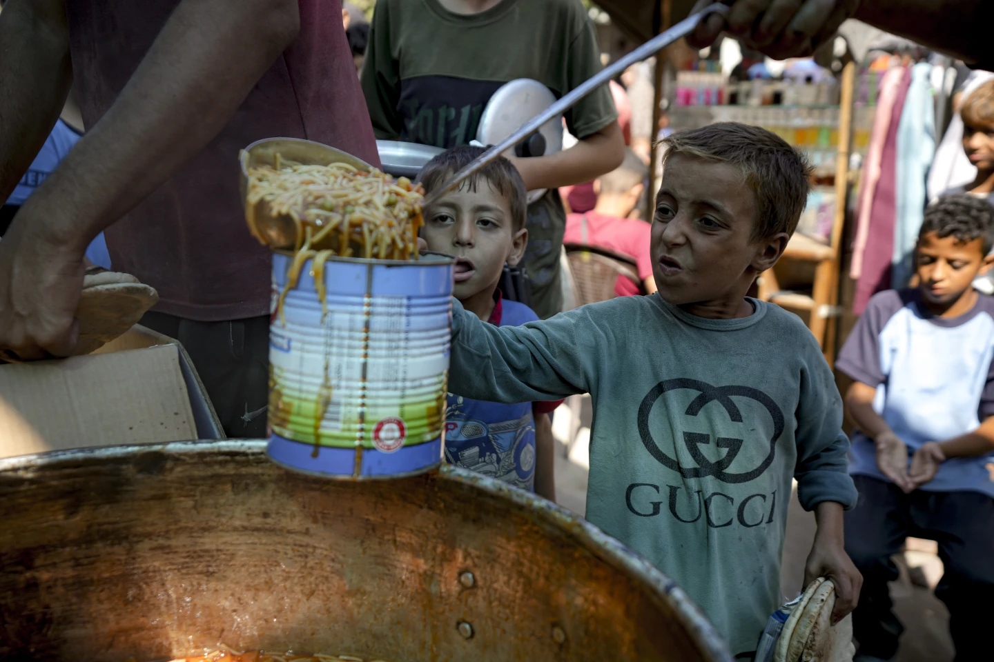 Northern Gazans Scramble for Food on Brink of Famine as Aid Routes Remain Blocked-AP