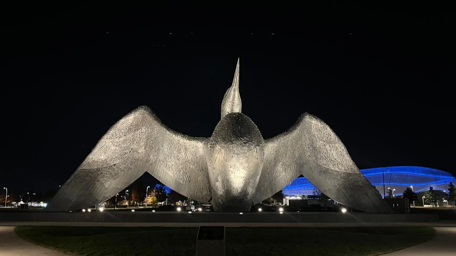 Kelpies Creator’s Giant Loon Sculpture Sparks Debate in Minnesota