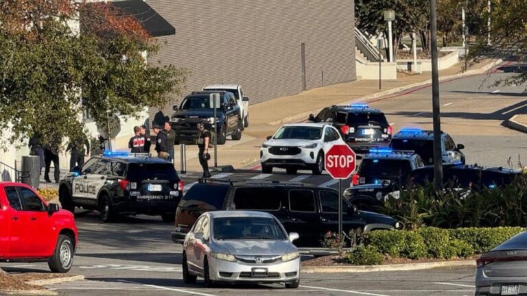 Black Friday Mall Shooting Leaves Three Wounded in Arkansas