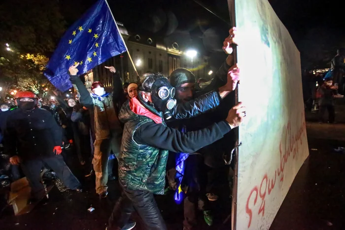 Georgia Police Battle Protesters After EU Membership Talks Frozen