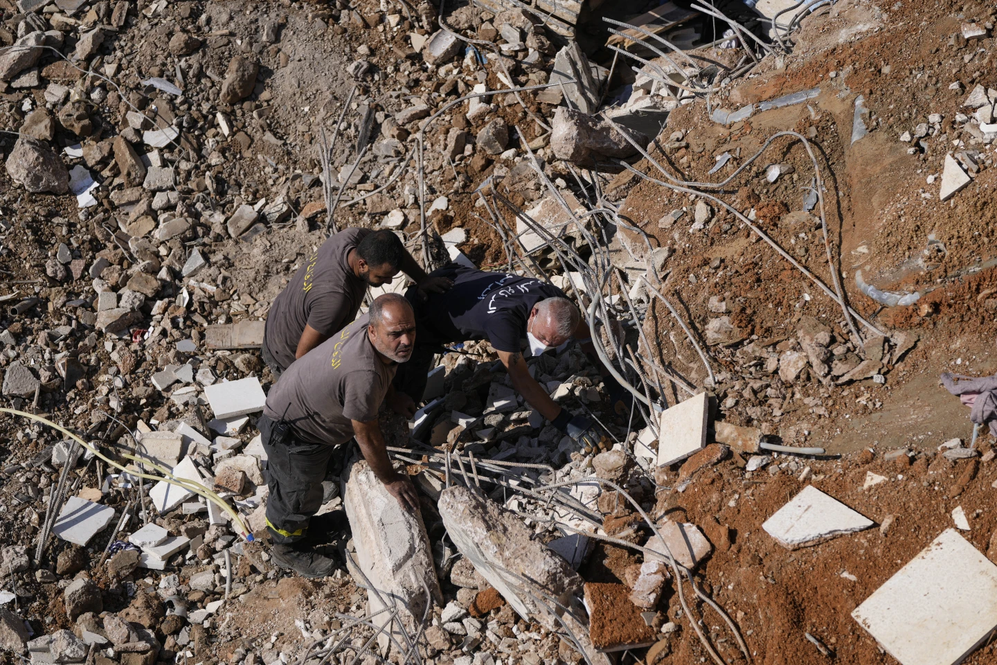 30 Bodies Retrieved from Building After Israeli Strike