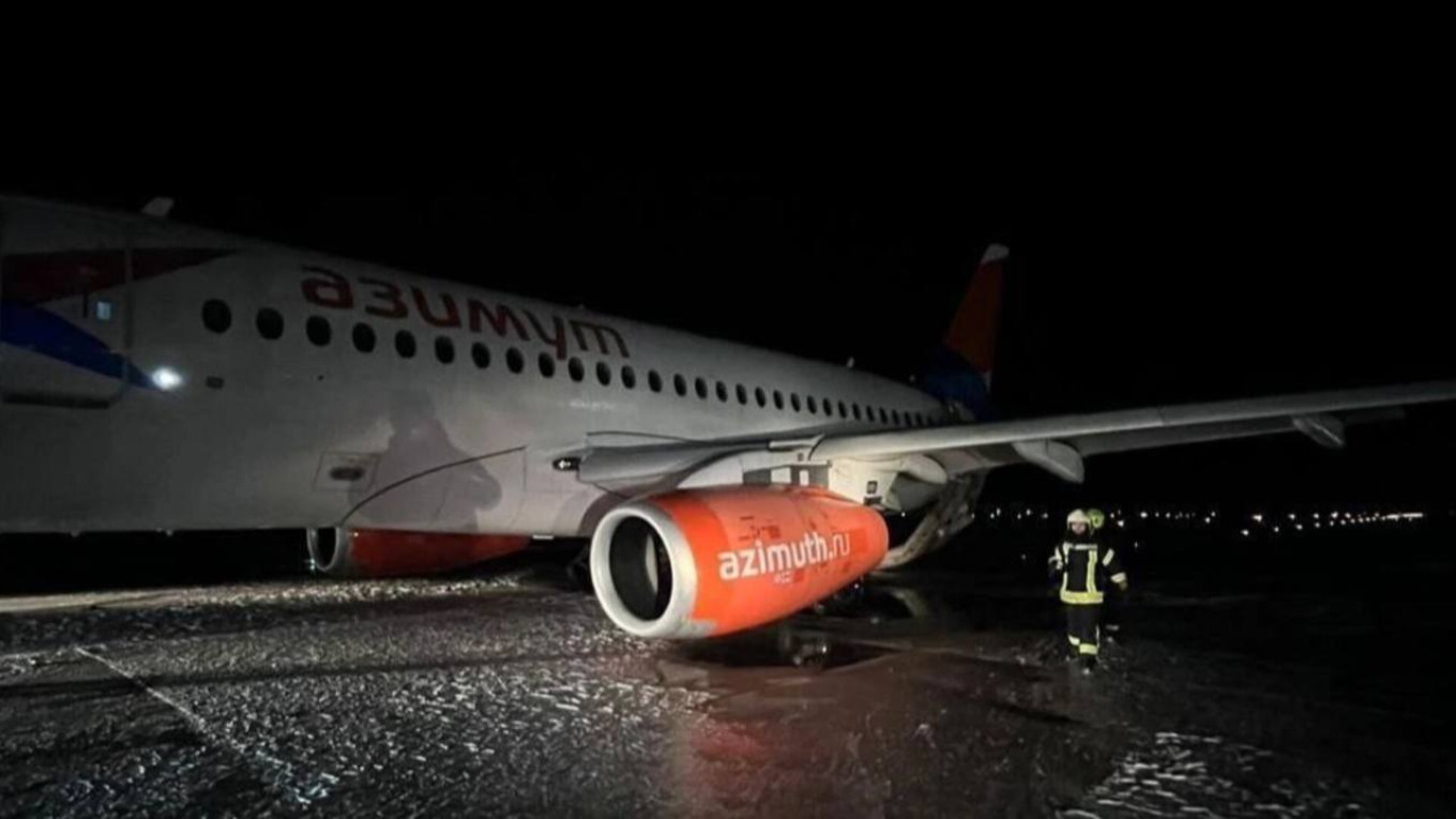 Engine Fire Forces Emergency Evacuation of Russian Plane in Turkey